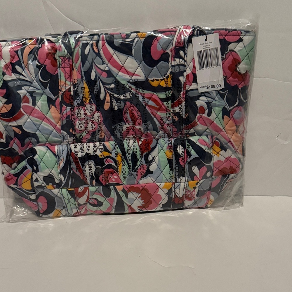 Vera Bradley small Vera tote Mod Paisley
